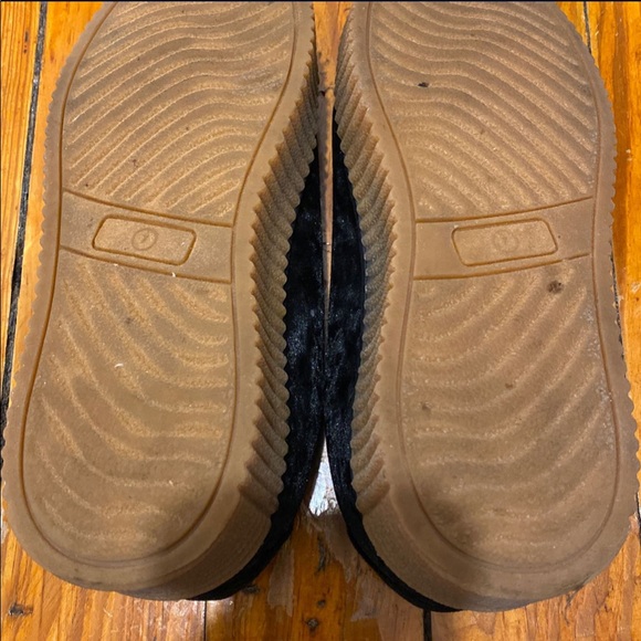 Shoes - Picture 7 of 8